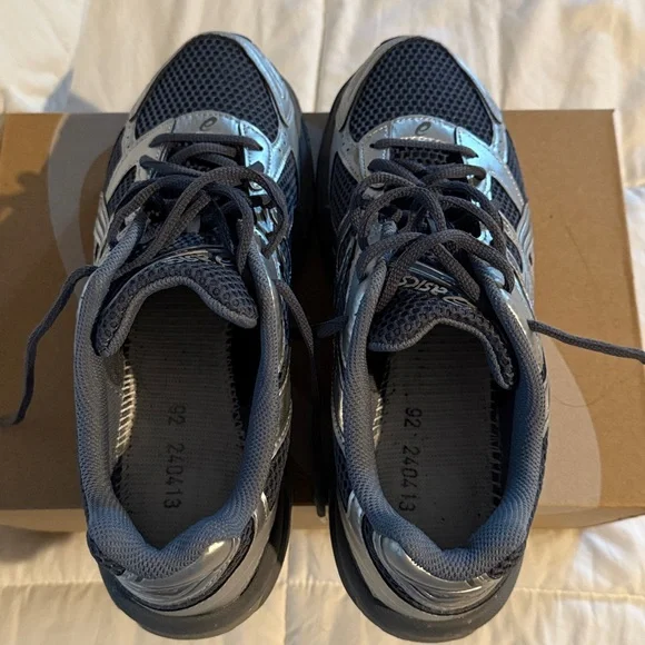 ASICS Men's Silver and Gray Athletic Shoes - Picture 7 of 8